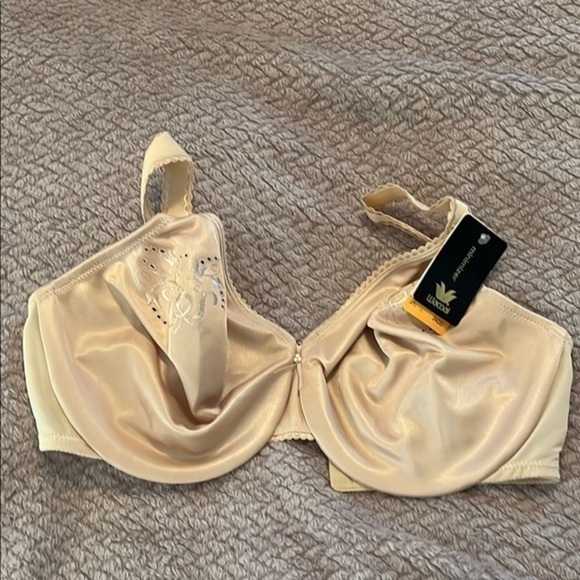 Wacoal Cream Full-Coverage Bra with Molded Cups - Picture 1 of 1